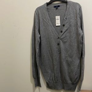 Gap gray v-neck sweater (sz m)